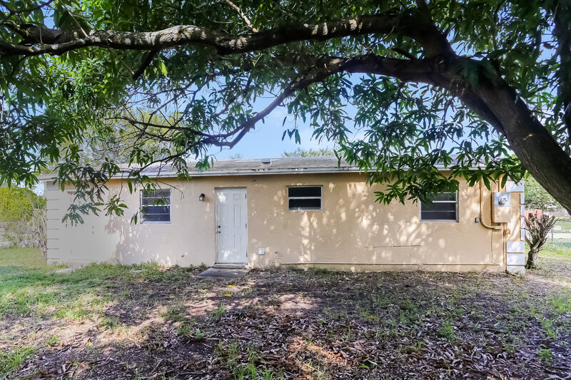 3,340/Mo, 2960 NW 20th Street Fort Lauderdale, FL 33311 Rear View