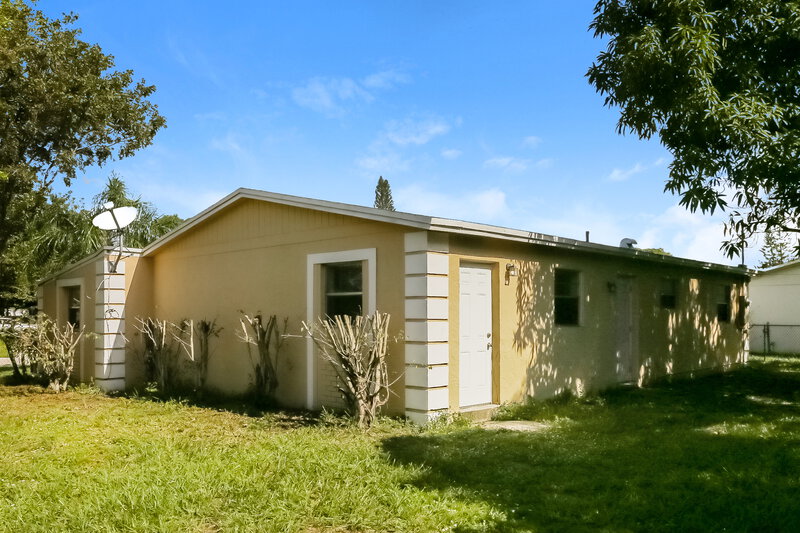 3,340/Mo, 2960 NW 20th Street Fort Lauderdale, FL 33311 Rear View 2