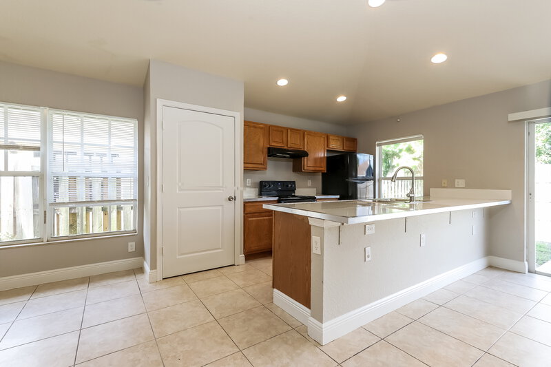 2,450/Mo, 2623 Alexander Avenue West Palm Beach, FL 33417 Kitchen View