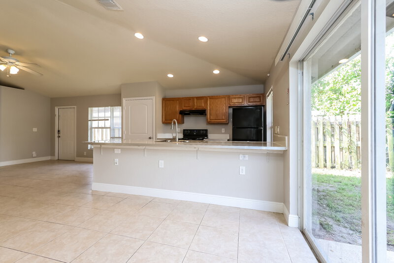 2,450/Mo, 2623 Alexander Avenue West Palm Beach, FL 33417 Kitchen View 2