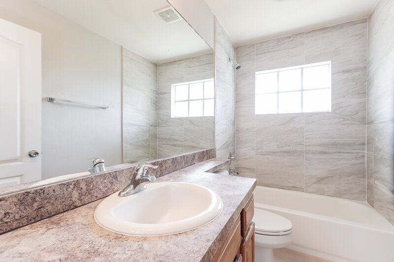 2,450/Mo, 2623 Alexander Avenue West Palm Beach, FL 33417 Bathroom View