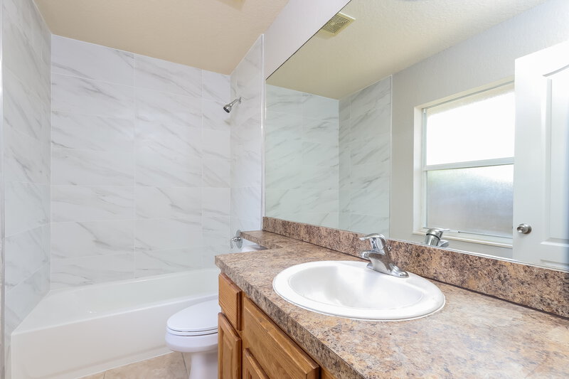 2,450/Mo, 2623 Alexander Avenue West Palm Beach, FL 33417 Bathroom View 2