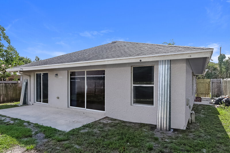 2,450/Mo, 2623 Alexander Avenue West Palm Beach, FL 33417 Rear View