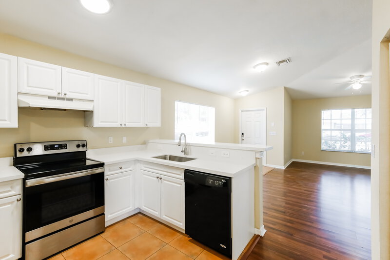 2,805/Mo, 2320 Douglas Street Hollywood, FL 33020 Kitchen View 2