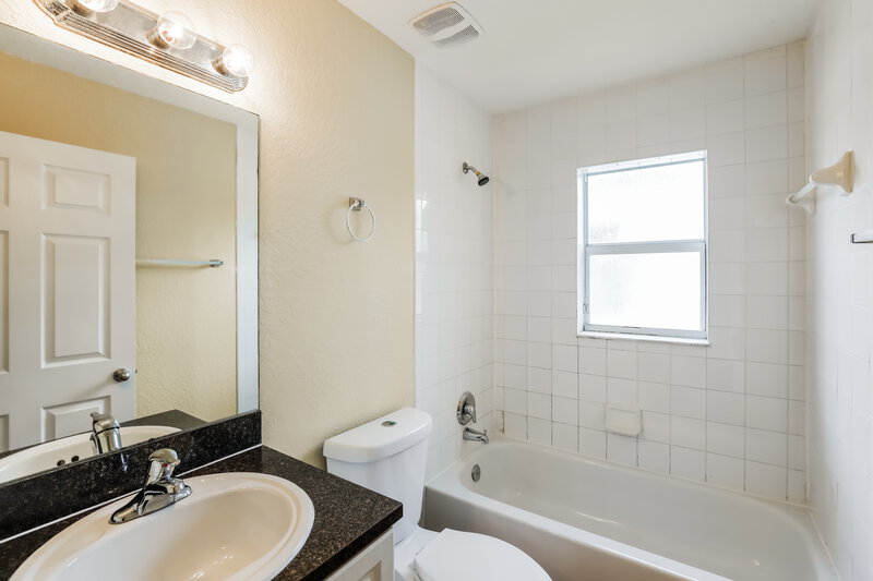 2,805/Mo, 2320 Douglas Street Hollywood, FL 33020 Bathroom View