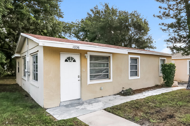 2,005/Mo, 1036 W 32nd Street Riviera Beach, FL 33404 Front View