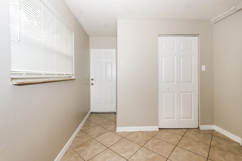 2,005/Mo, 1036 W 32nd Street Riviera Beach, FL 33404 Living Room View 2