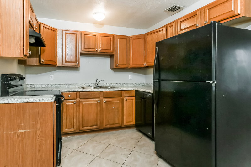 2,005/Mo, 1036 W 32nd Street Riviera Beach, FL 33404 Kitchen View