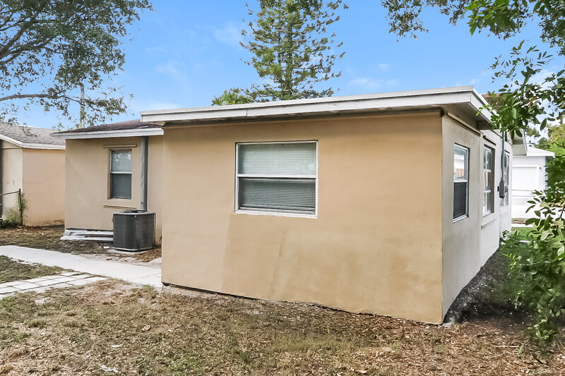 2,005/Mo, 1036 W 32nd Street Riviera Beach, FL 33404 Rear View 2