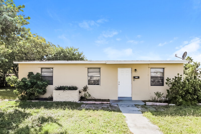 2,325/Mo, 1589 NW 5th Avenue Pompano Beach, FL 33060 External View