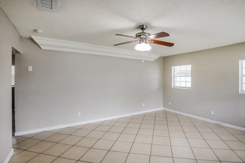 2,440/Mo, 357 Nw 6 Ct Deerfield Beach, FL 33441 Living Room View
