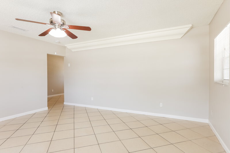 2,565/Mo, 357 Nw 6 Ct Deerfield Beach, FL 33441 Living Room View 2