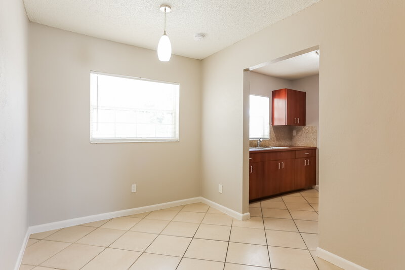 2,565/Mo, 357 Nw 6 Ct Deerfield Beach, FL 33441 Dining Room View