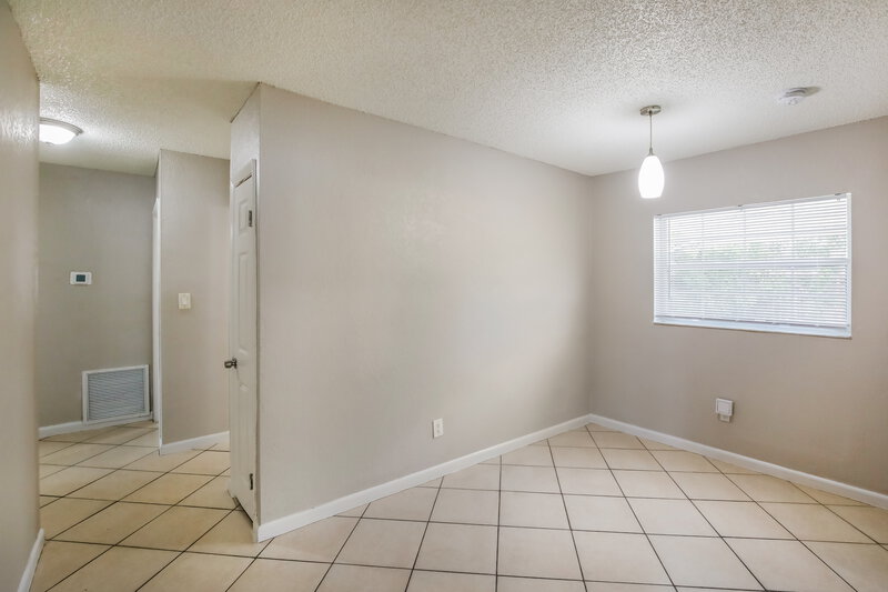 2,440/Mo, 357 Nw 6 Ct Deerfield Beach, FL 33441 Dining Room View