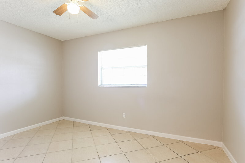 2,565/Mo, 357 Nw 6 Ct Deerfield Beach, FL 33441 Main Bedroom View