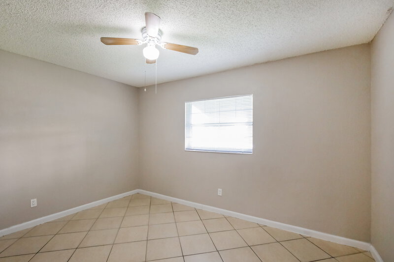 2,440/Mo, 357 Nw 6 Ct Deerfield Beach, FL 33441 Main Bedroom View