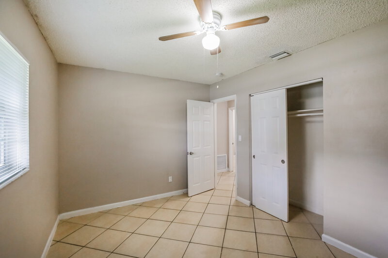 2,440/Mo, 357 Nw 6 Ct Deerfield Beach, FL 33441 Main Bedroom View 2