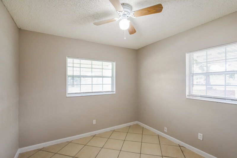 2,440/Mo, 357 Nw 6 Ct Deerfield Beach, FL 33441 Bedroom View