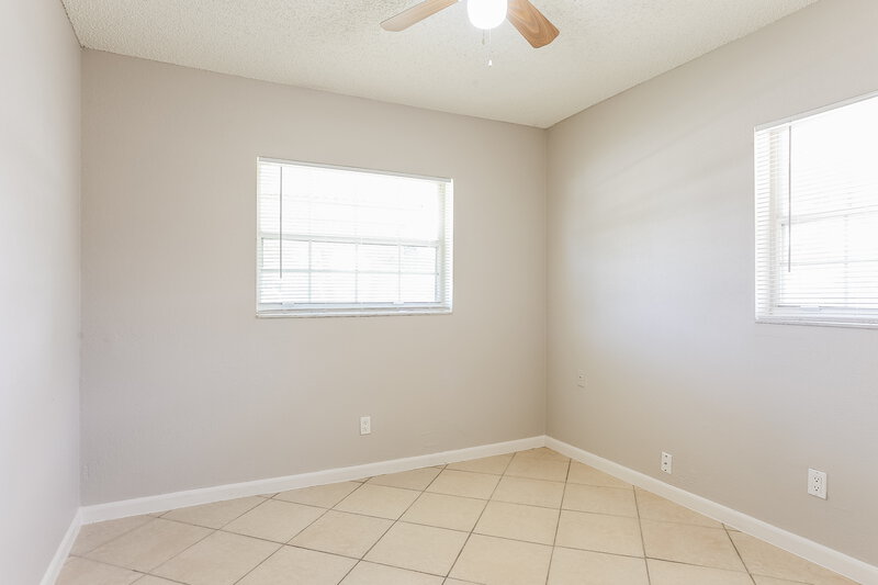 2,565/Mo, 357 Nw 6 Ct Deerfield Beach, FL 33441 Main Bedroom View 3