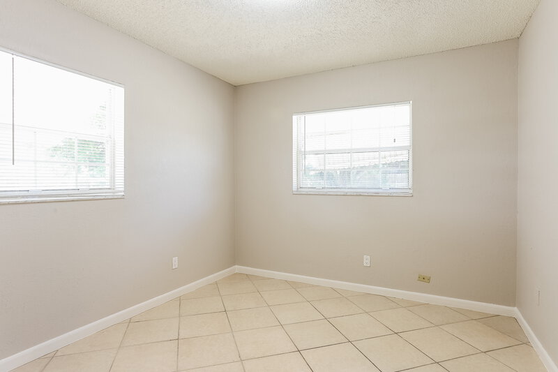 2,565/Mo, 357 Nw 6 Ct Deerfield Beach, FL 33441 Bedroom View