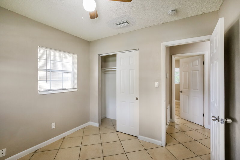 2,440/Mo, 357 Nw 6 Ct Deerfield Beach, FL 33441 Bedroom View 2