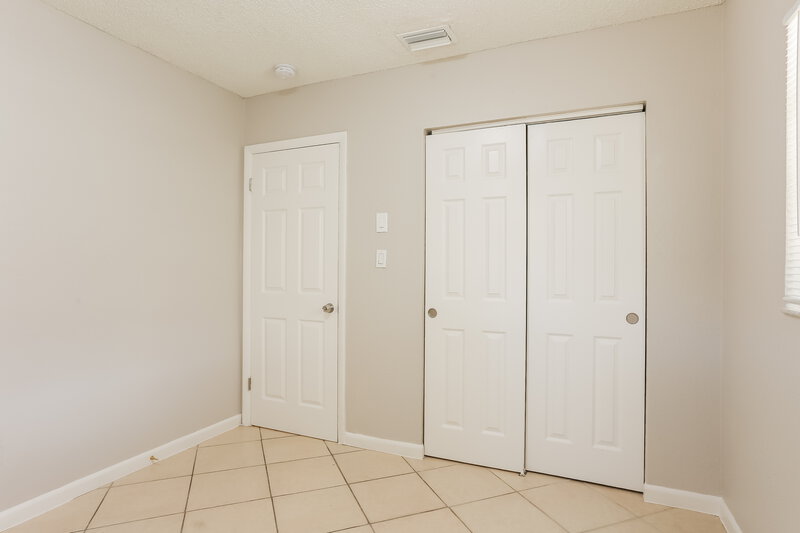 2,565/Mo, 357 Nw 6 Ct Deerfield Beach, FL 33441 Bedroom View 2