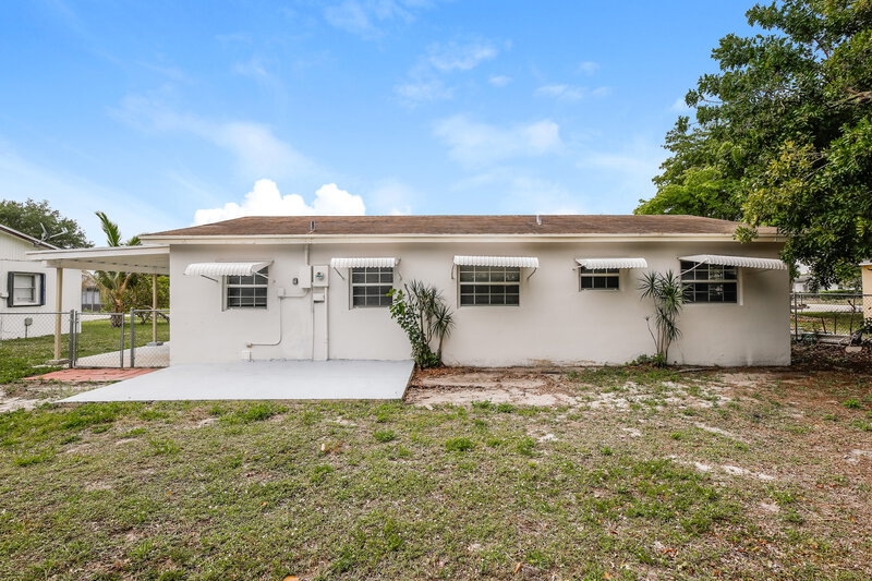 2,440/Mo, 357 Nw 6 Ct Deerfield Beach, FL 33441 Rear View