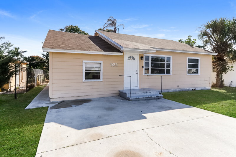 3,030/Mo, 926 S B Street Lake Worth Beach, FL 33460 External View