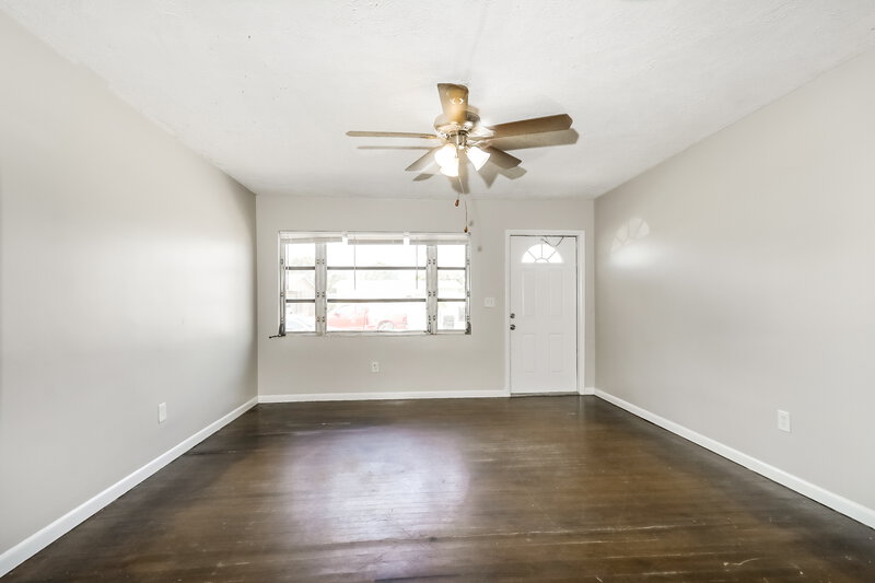 3,030/Mo, 926 S B Street Lake Worth Beach, FL 33460 Living Room View