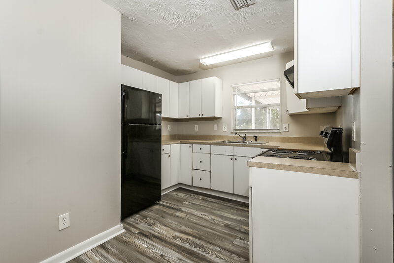 3,030/Mo, 926 S B Street Lake Worth Beach, FL 33460 Kitchen View 2