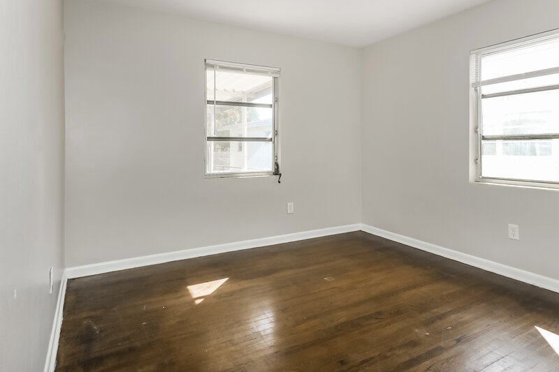 3,030/Mo, 926 S B Street Lake Worth Beach, FL 33460 Bedroom View 3