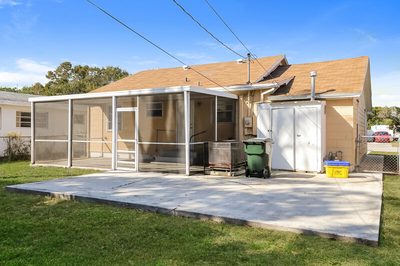 3,030/Mo, 926 S B Street Lake Worth Beach, FL 33460 Rear View 3