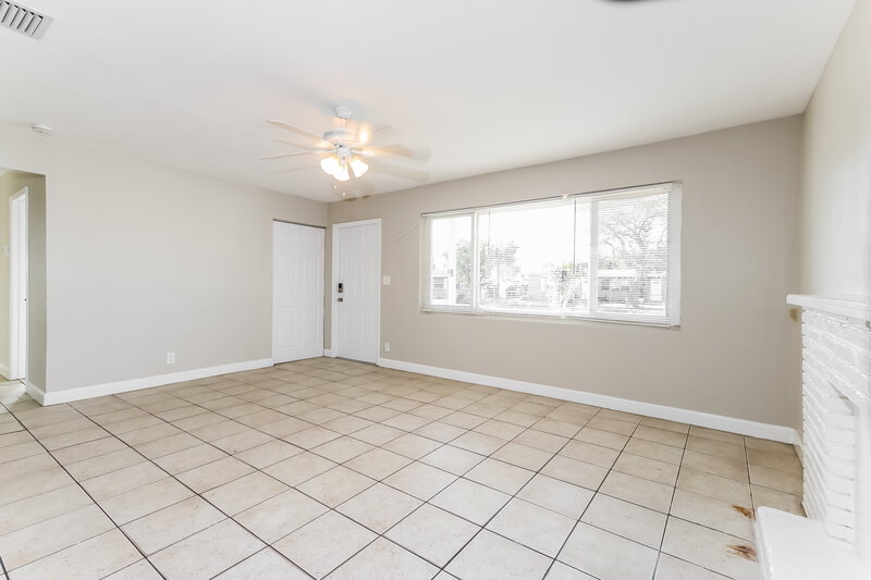 2,585/Mo, 647 Beech Road West Palm Beach, FL 33409 Living Room View 3