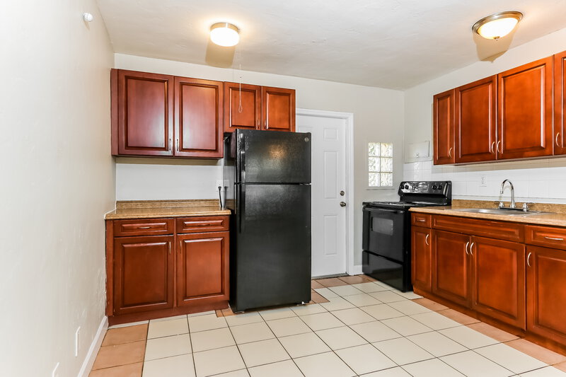 2,585/Mo, 647 Beech Road West Palm Beach, FL 33409 Kitchen View