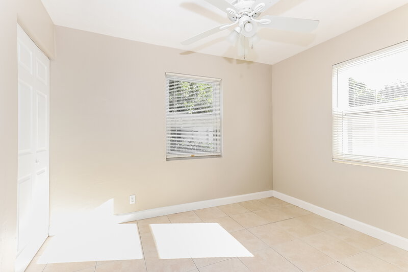 2,585/Mo, 647 Beech Road West Palm Beach, FL 33409 Bedroom View