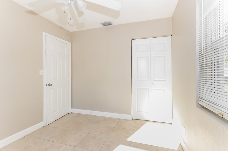 2,585/Mo, 647 Beech Road West Palm Beach, FL 33409 Bedroom View 2
