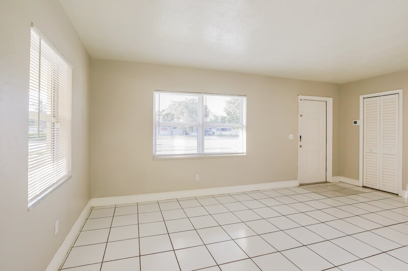 2,420/Mo, 6530 Miramar Parkway Miramar, FL 33023 Living Room View