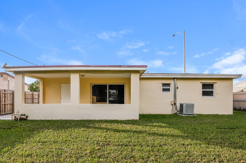 2,420/Mo, 6530 Miramar Parkway Miramar, FL 33023 Rear View