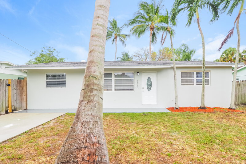 2,430/Mo, 3705 William Street West Palm Beach, FL 33403 Front View