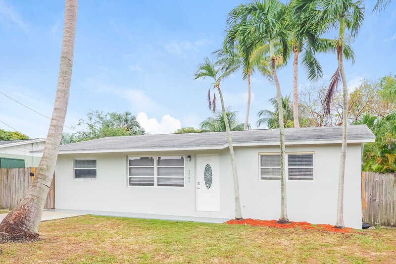 2,430/Mo, 3705 William Street West Palm Beach, FL 33403 Front View 2