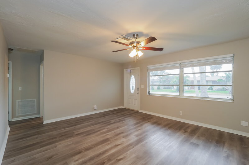 2,430/Mo, 3705 William Street West Palm Beach, FL 33403 Living Room View 2