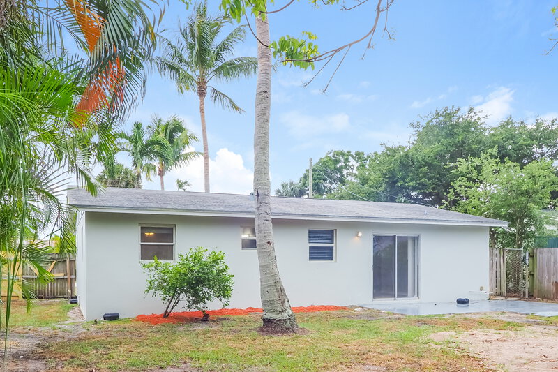 2,430/Mo, 3705 William Street West Palm Beach, FL 33403 Rear View