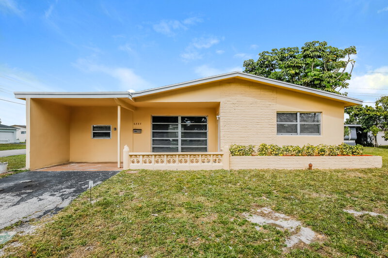 2,275/Mo, 6885 NW 27th Court Sunrise, FL 33313 External View