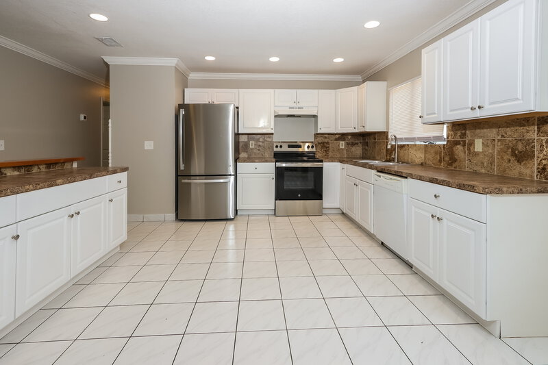 2,015/Mo, 1941 SE Oxmoor Terrace Port Saint Lucie, FL 34952 Kitchen View