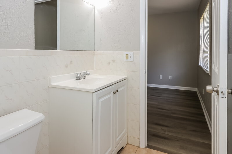 2,015/Mo, 1941 SE Oxmoor Terrace Port Saint Lucie, FL 34952 Bathroom View