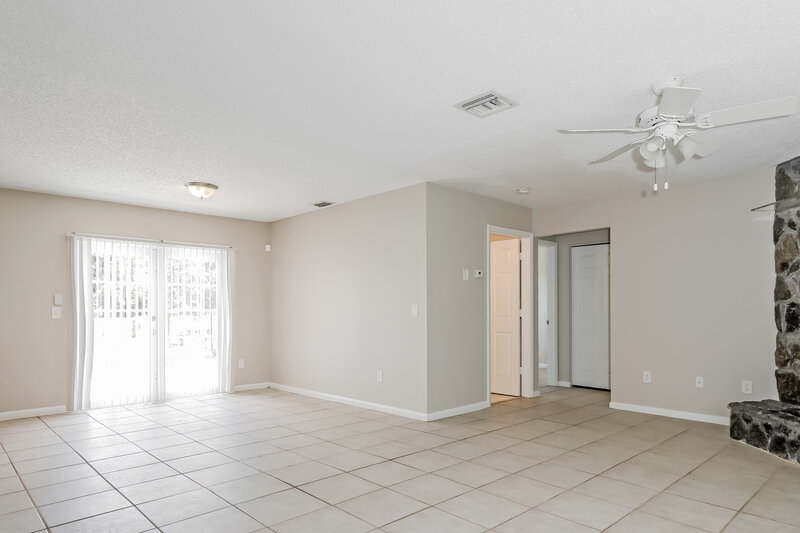 2,515/Mo, 11035 61st Street N West Palm Beach, FL 33412 Living Room View 2