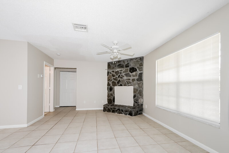 2,515/Mo, 11035 61st Street N West Palm Beach, FL 33412 Living Room View 3
