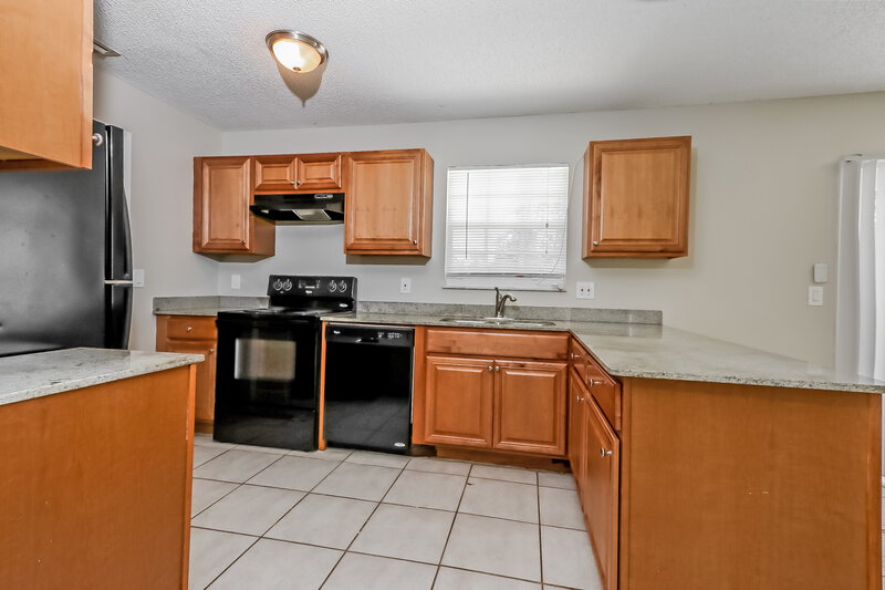 2,515/Mo, 11035 61st Street N West Palm Beach, FL 33412 Kitchen View 2