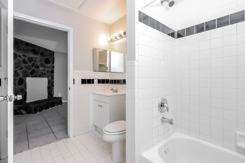 2,515/Mo, 11035 61st Street N West Palm Beach, FL 33412 Bathroom View 2