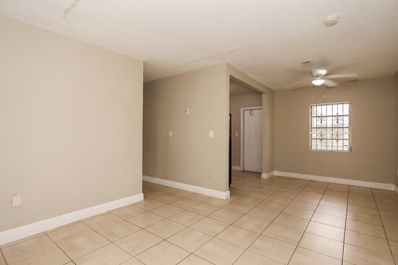3,245/Mo, 15420 NW 27th Place Miami Gardens, FL 33054 Living Room View